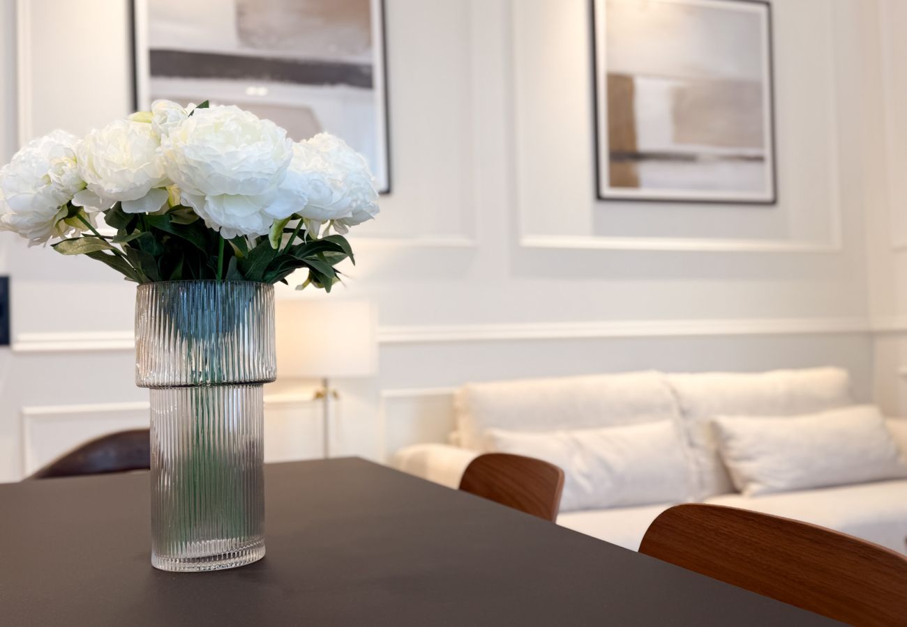 Apartment in Cannes - 12B - APARTMENT FACING PORT & TOWN HALL