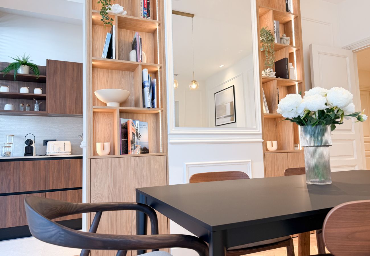 Apartment in Cannes - 12B - APARTMENT FACING PORT & TOWN HALL