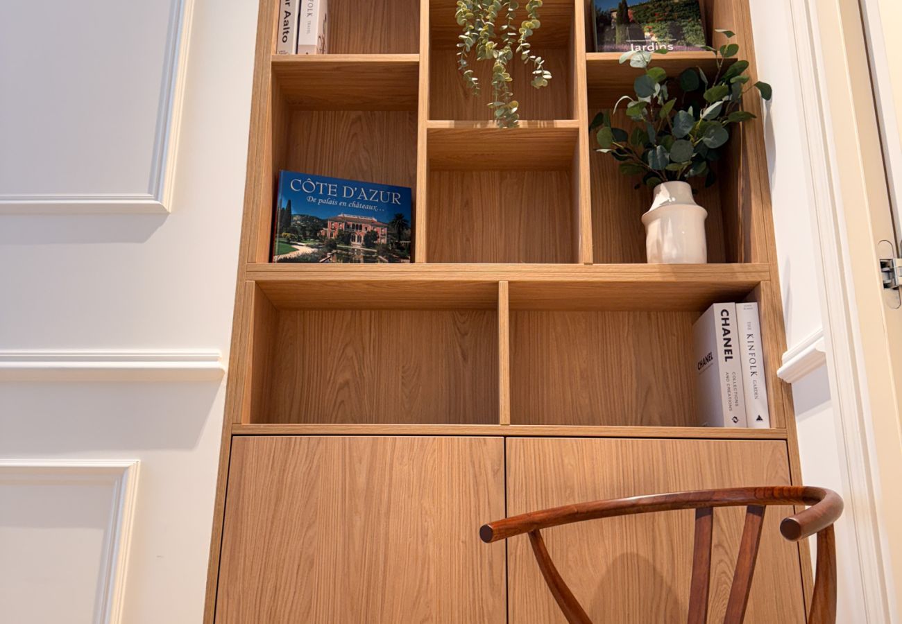 Apartment in Cannes - 12B - APARTMENT FACING PORT & TOWN HALL