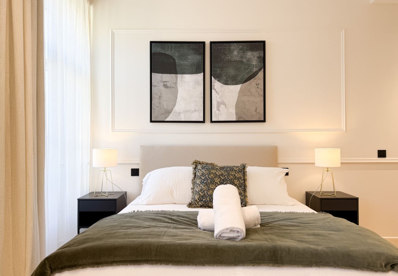 Apartment in Cannes - 12B - APARTMENT FACING PORT & TOWN HALL