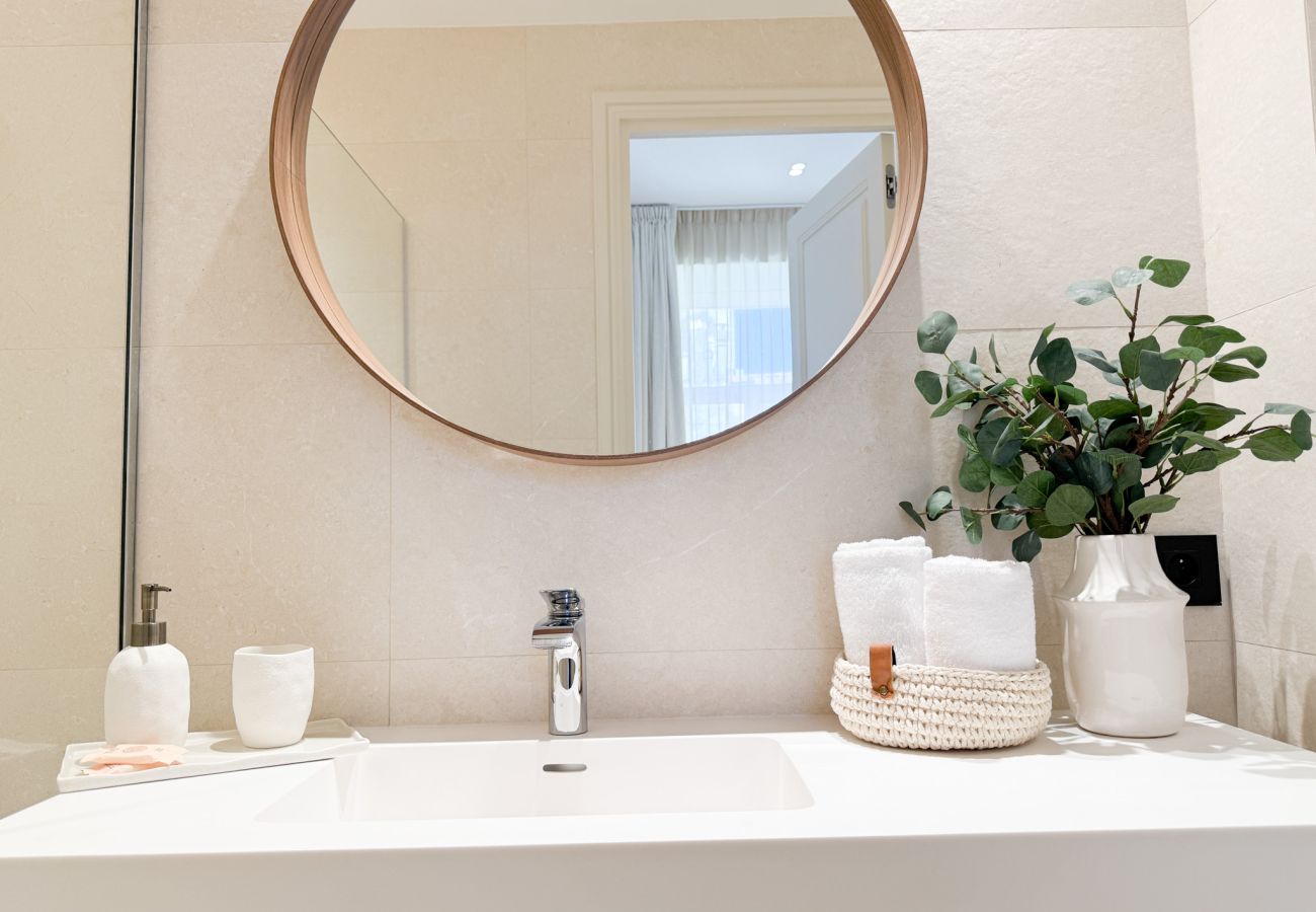 Apartment in Cannes - 12B - APARTMENT FACING PORT & TOWN HALL