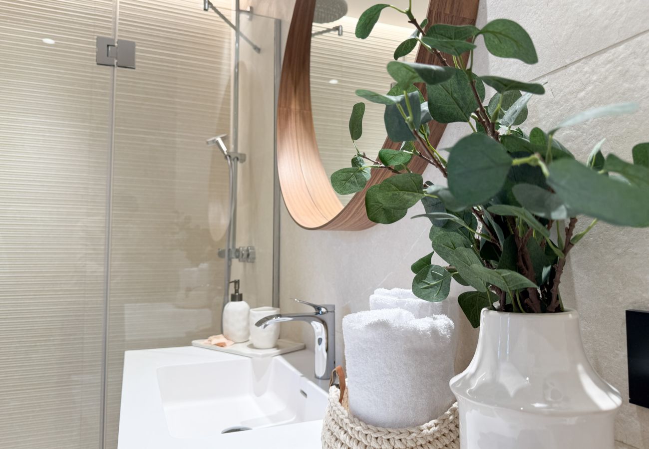 Apartment in Cannes - 12B - APARTMENT FACING PORT & TOWN HALL