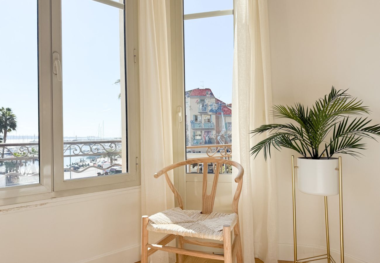 Apartment in Cannes - 4A - APARTMENT FACING PORT & TOWN HALL