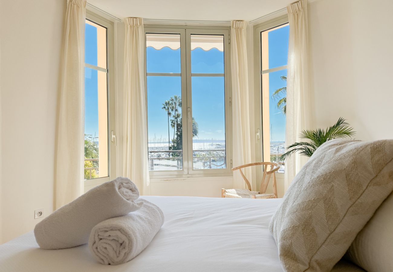 Apartment in Cannes - 4A - APARTMENT FACING PORT & TOWN HALL