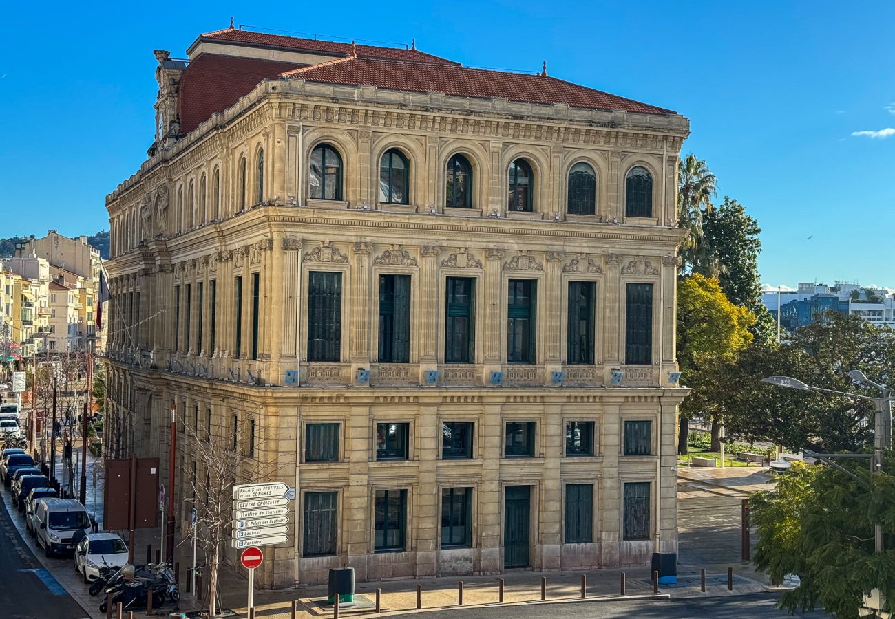 Apartment in Cannes - 5A - APARTMENT FACING PORT & TOWN HALL