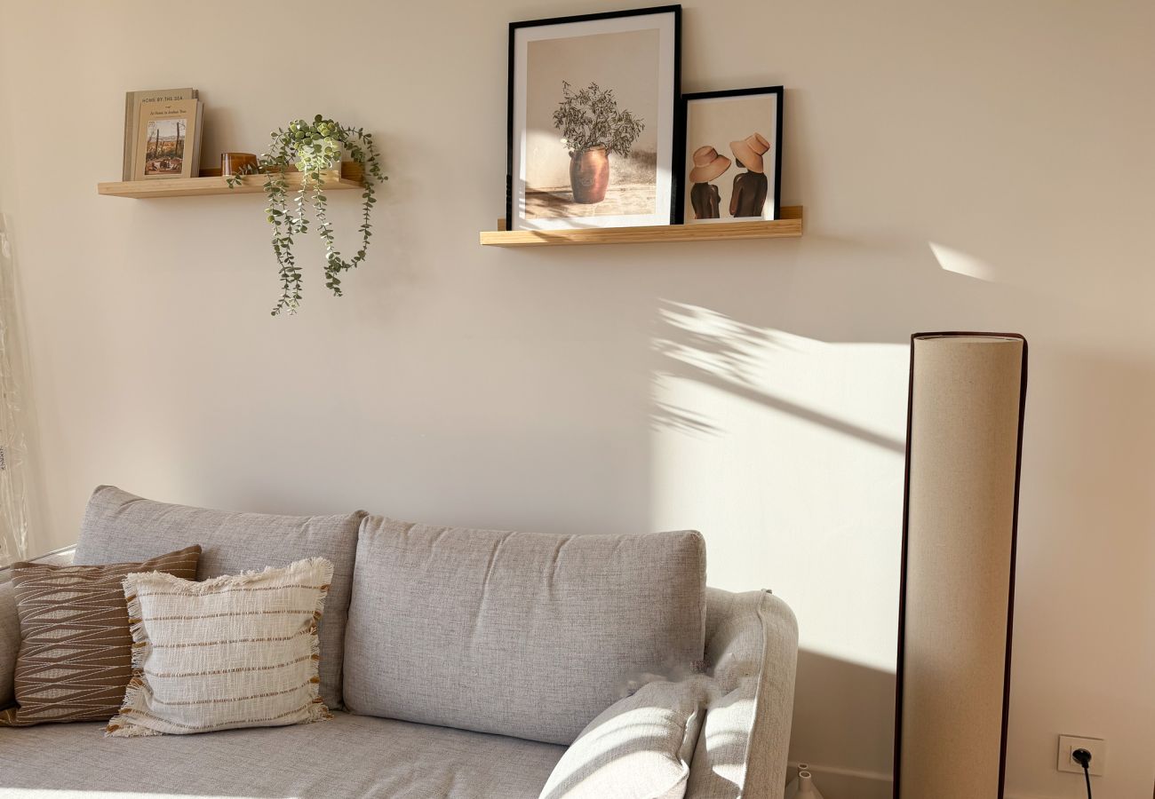 Apartment in Cannes - 5A - APARTMENT FACING PORT & TOWN HALL