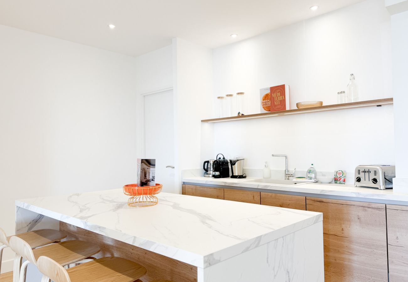Apartment in Cannes - 5A - APARTMENT FACING PORT & TOWN HALL