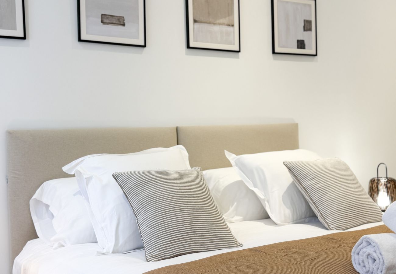 Apartment in Cannes - 5A - APARTMENT FACING PORT & TOWN HALL