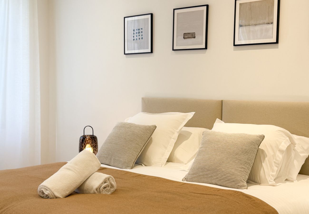 Apartment in Cannes - 5A - APARTMENT FACING PORT & TOWN HALL