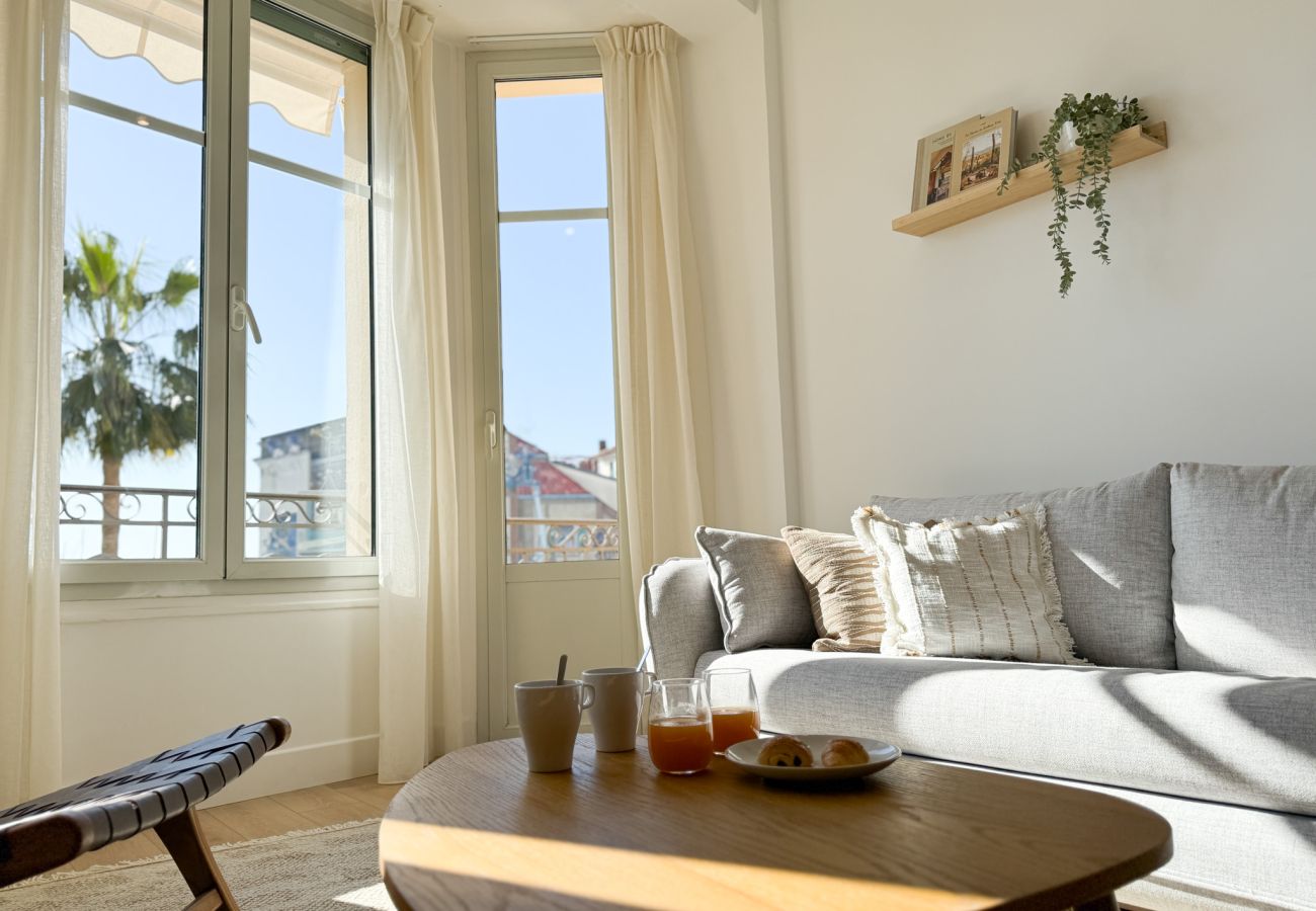 Apartment in Cannes - 5A - APARTMENT FACING PORT & TOWN HALL