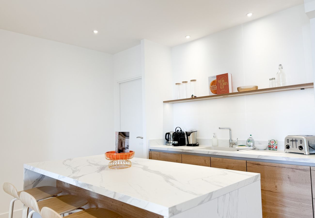 Apartment in Cannes - 5A - APARTMENT FACING PORT & TOWN HALL