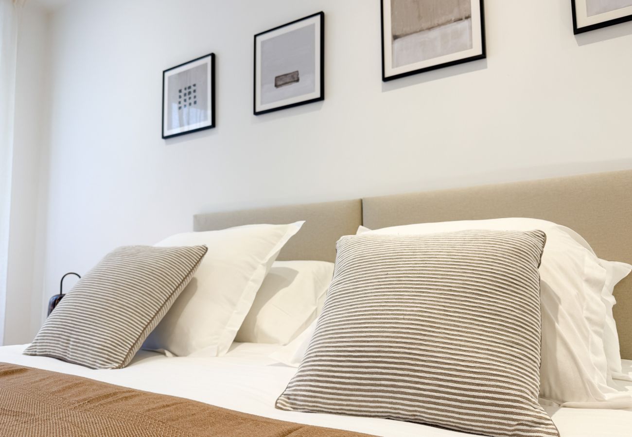 Apartment in Cannes - 5A - APARTMENT FACING PORT & TOWN HALL