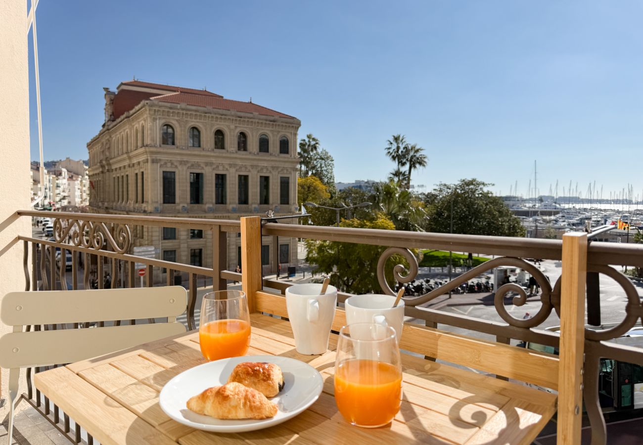 Apartment in Cannes - 5A - APARTMENT FACING PORT & TOWN HALL