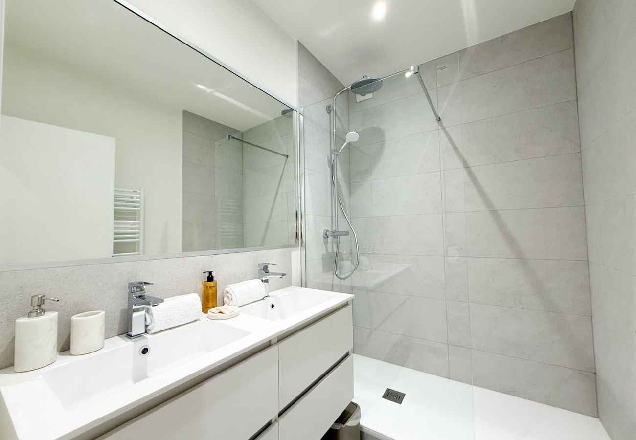 Apartment in Cannes - 5A - APARTMENT FACING PORT & TOWN HALL