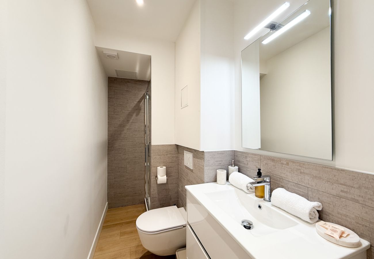 Apartment in Cannes - 5A - APARTMENT FACING PORT & TOWN HALL