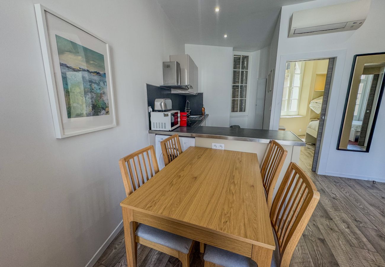 Apartment in Cannes - RED DOOR Forville Market View