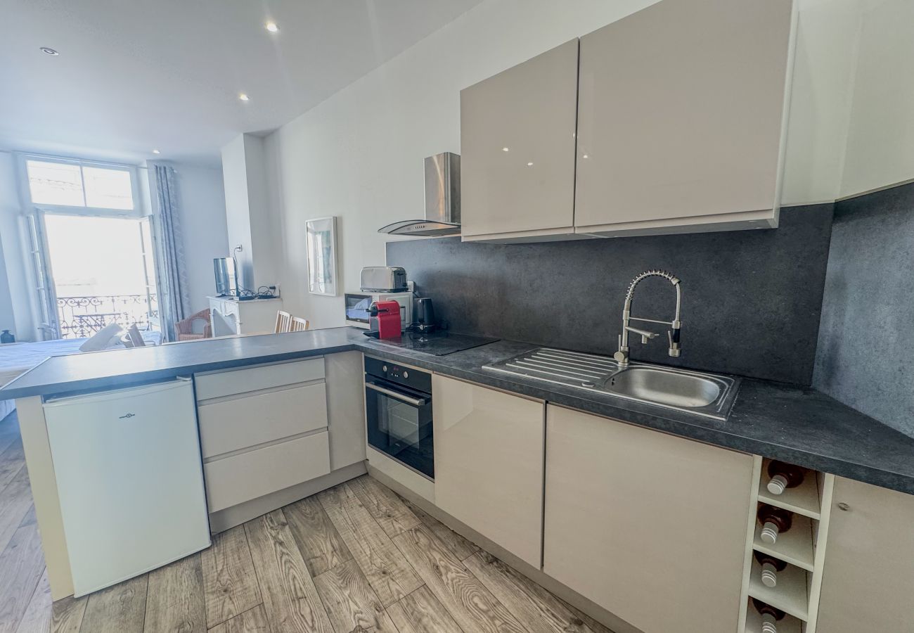 Apartment in Cannes - RED DOOR Forville Market View