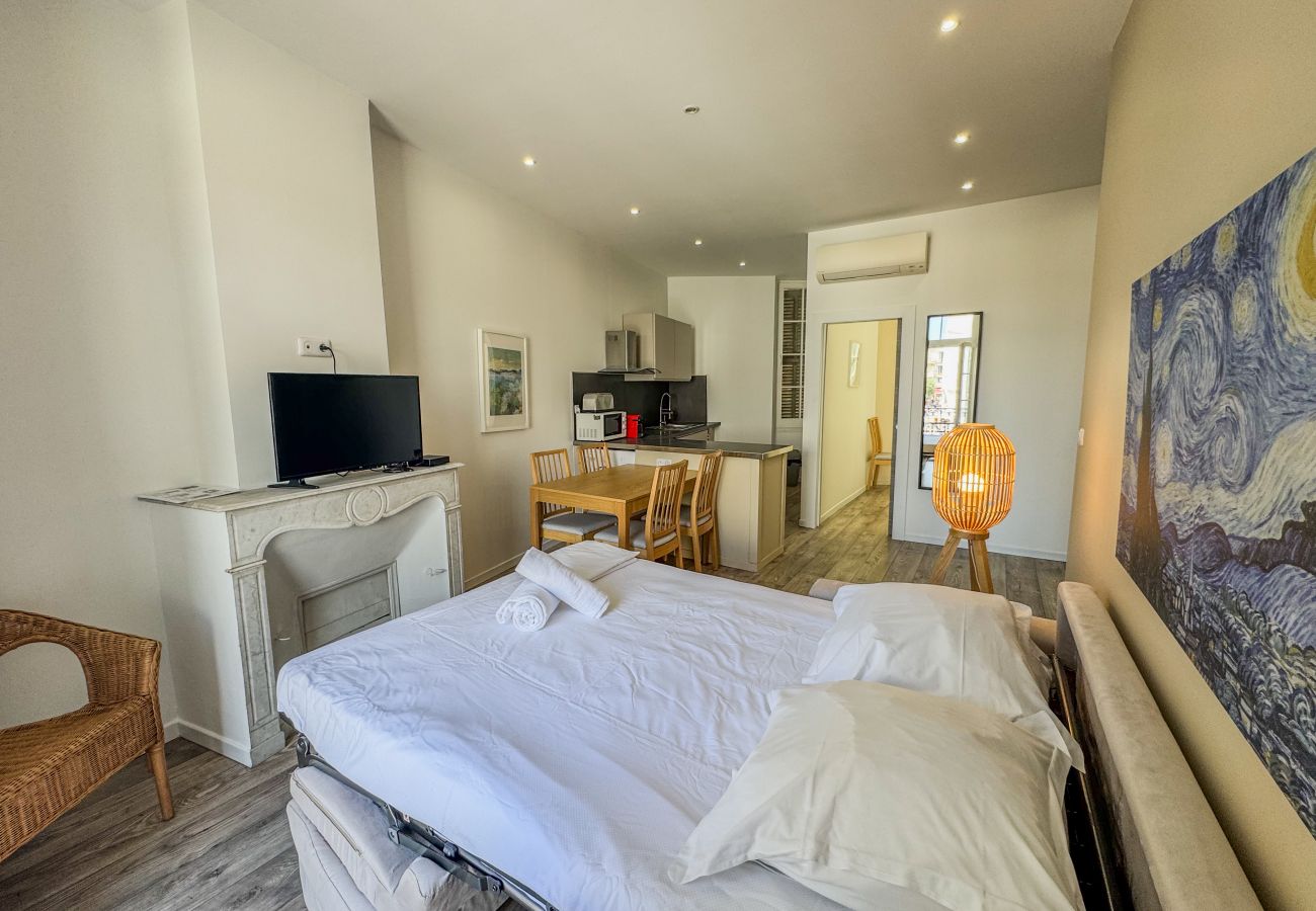 Apartment in Cannes - RED DOOR Forville Market View