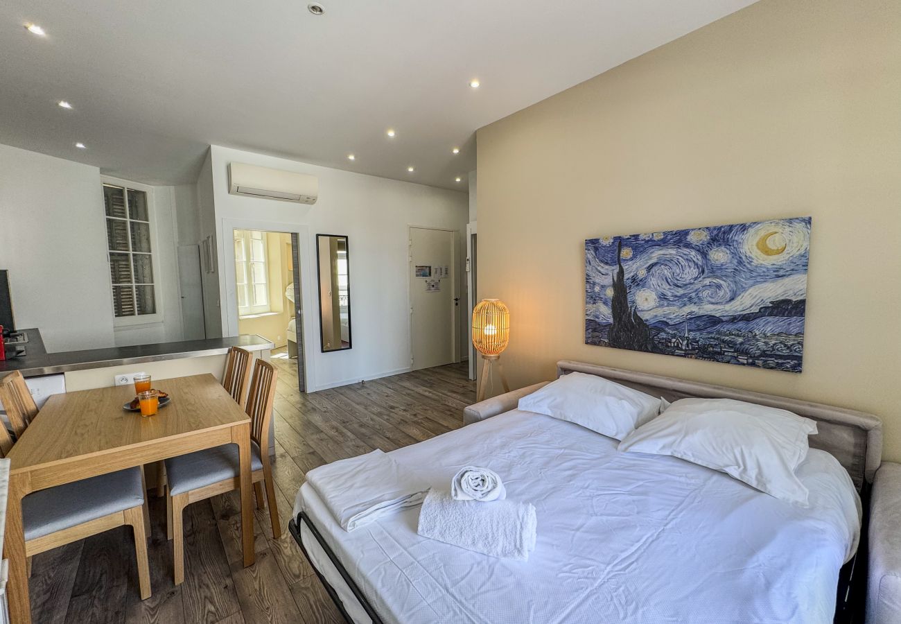 Apartment in Cannes - RED DOOR Forville Market View