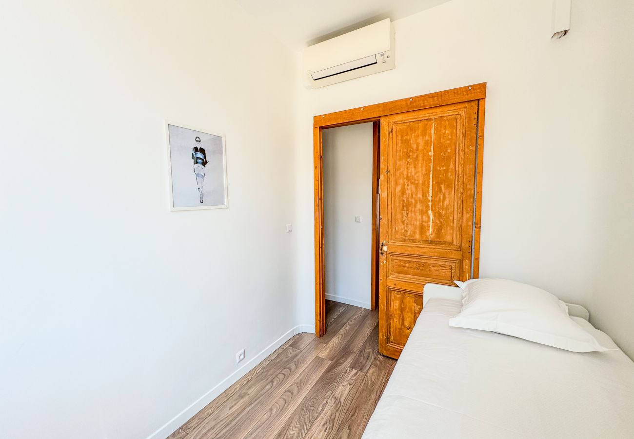 Apartment in Cannes - WOOD Forville Suquet View