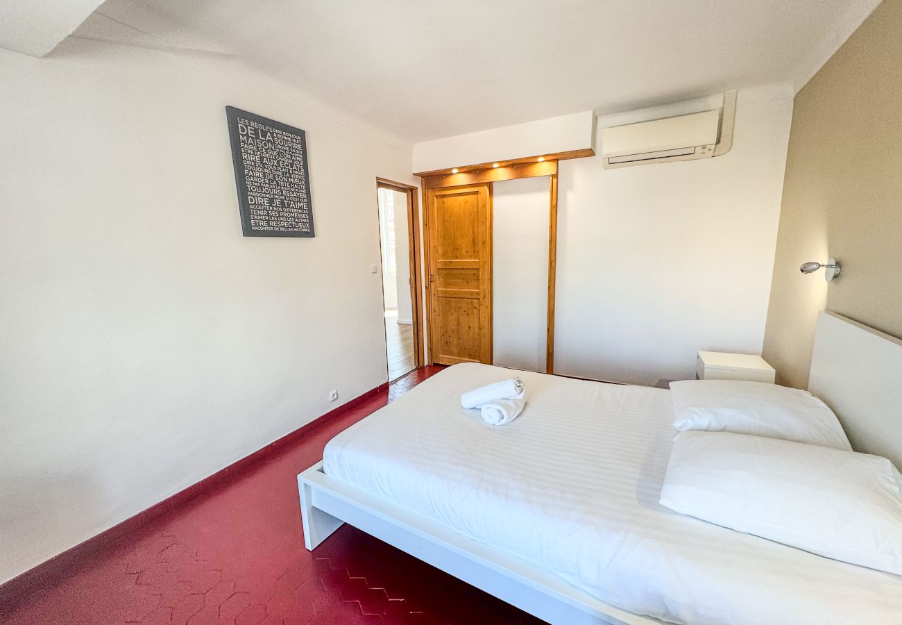 Apartment in Cannes - WOOD Forville Suquet View