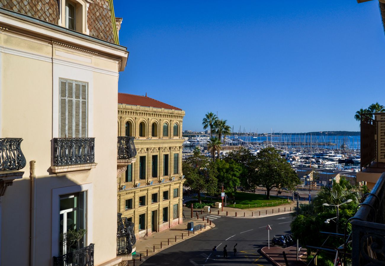 Appartement à Cannes - 12B - APARTMENT FACING PORT & TOWN HALL