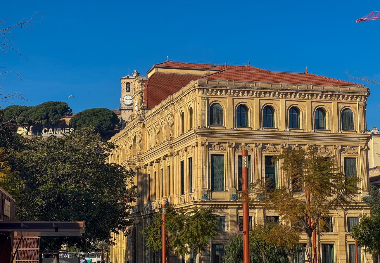 Appartement à Cannes - 12B - APARTMENT FACING PORT & TOWN HALL