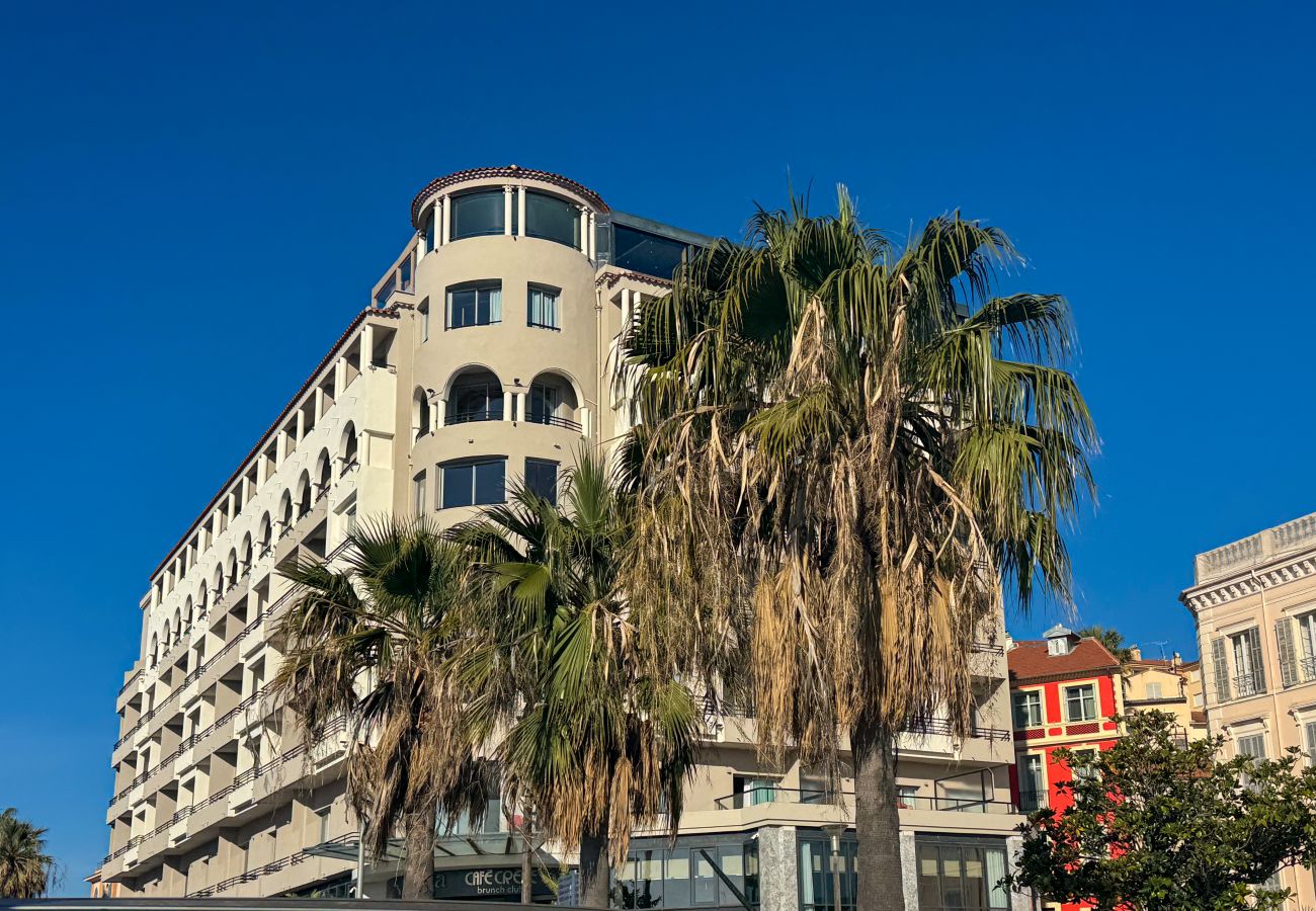 Appartement à Cannes - 12B - APARTMENT FACING PORT & TOWN HALL