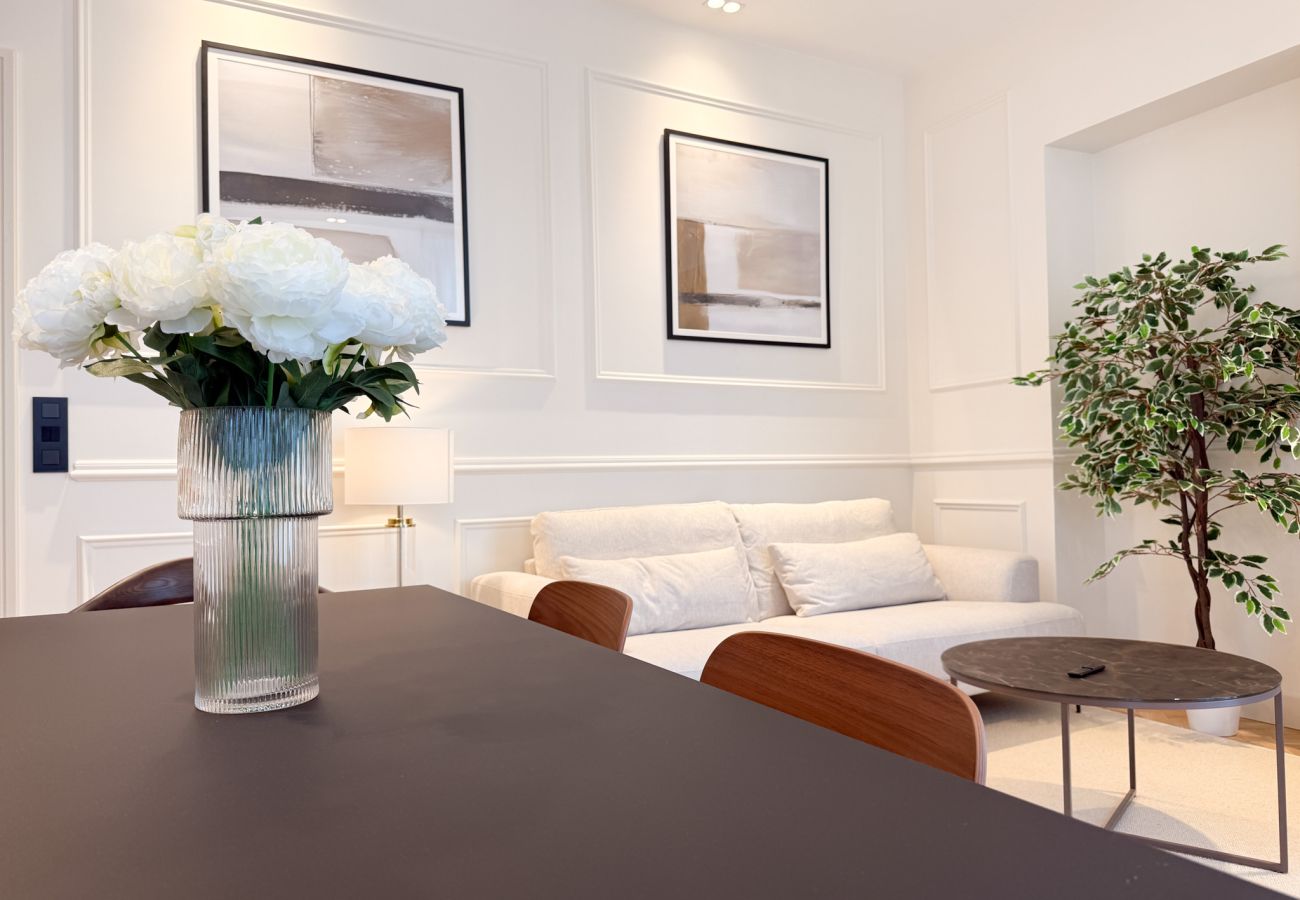 Appartement à Cannes - 12B - APARTMENT FACING PORT & TOWN HALL