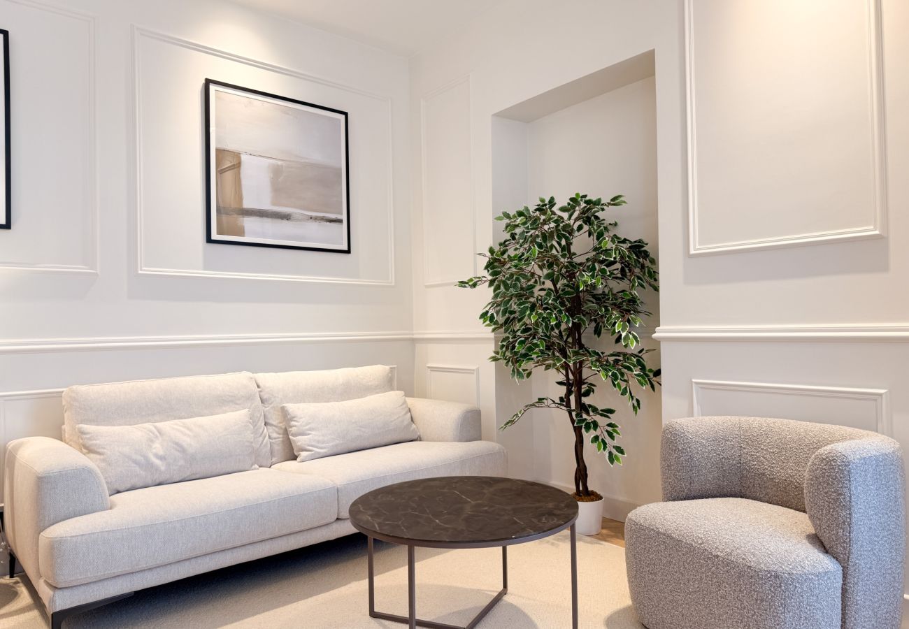 Appartement à Cannes - 12B - APARTMENT FACING PORT & TOWN HALL