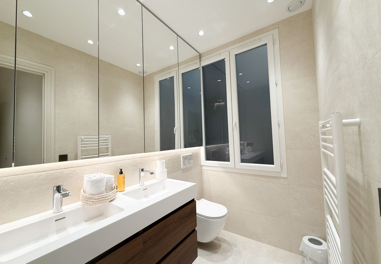 Appartement à Cannes - 12B - APARTMENT FACING PORT & TOWN HALL