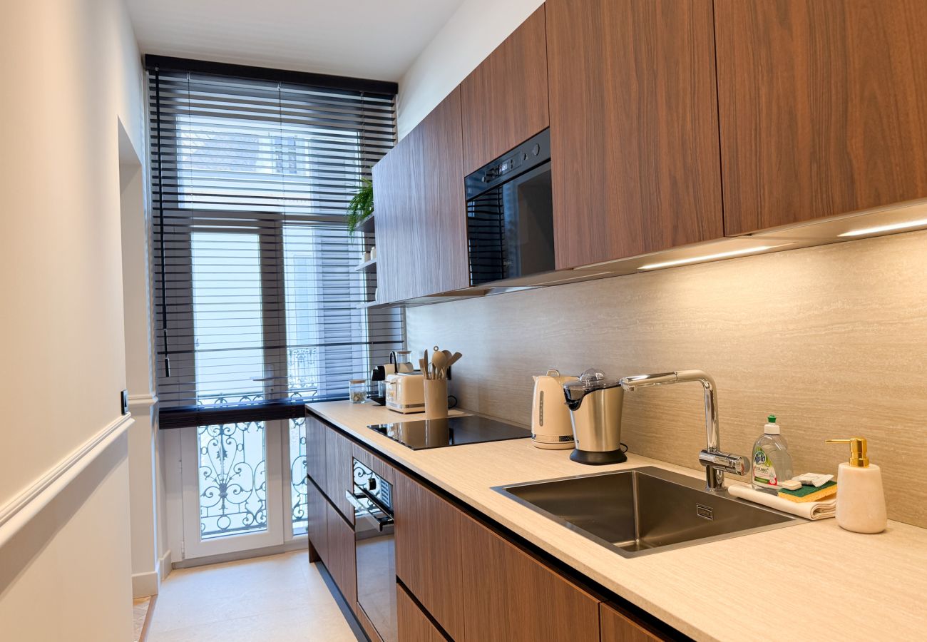Appartement à Cannes - 12B - APARTMENT FACING PORT & TOWN HALL