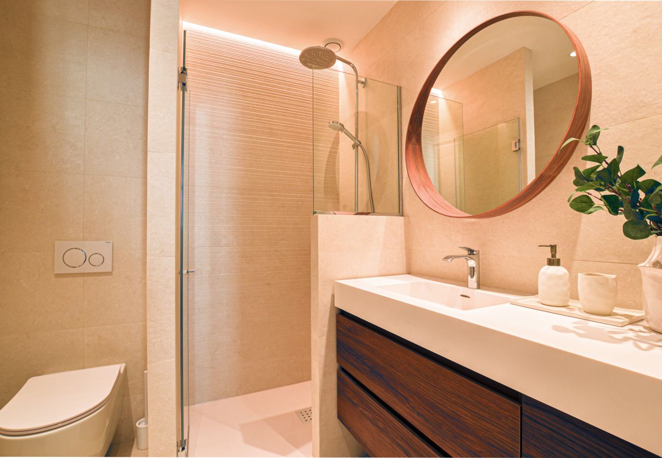 Appartement à Cannes - 12B - APARTMENT FACING PORT & TOWN HALL