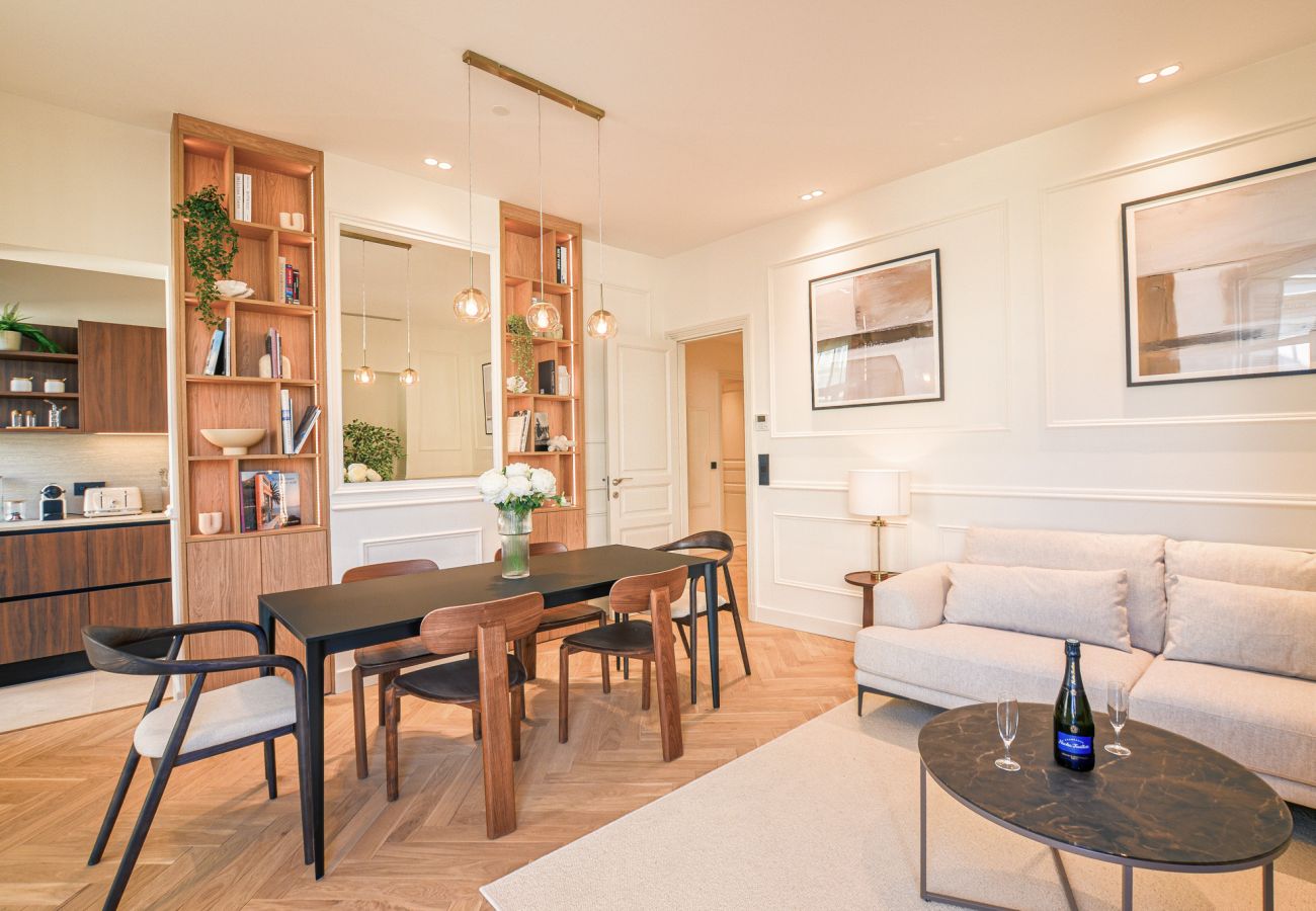 Appartement à Cannes - 12B - APARTMENT FACING PORT & TOWN HALL