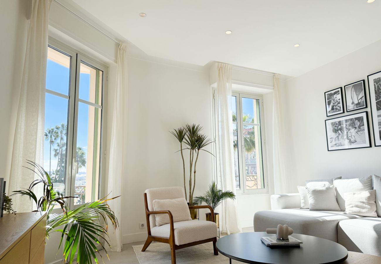 Appartement à Cannes - 4A - APARTMENT FACING PORT & TOWN HALL