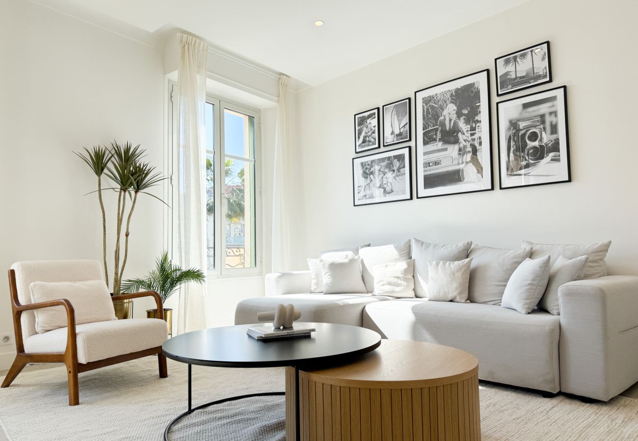 Appartement à Cannes - 4A - APARTMENT FACING PORT & TOWN HALL