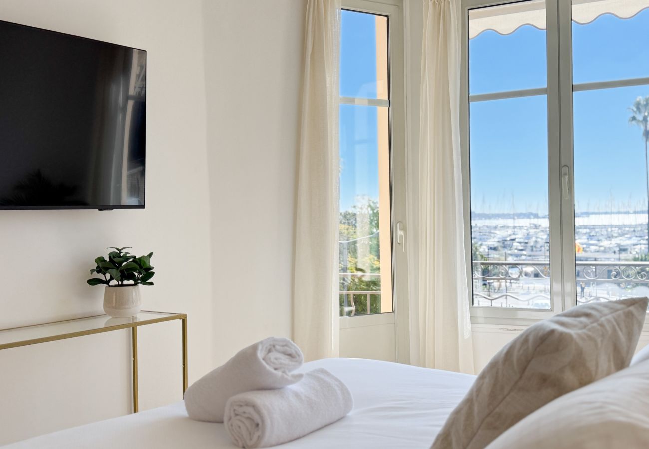 Appartement à Cannes - 4A - APARTMENT FACING PORT & TOWN HALL