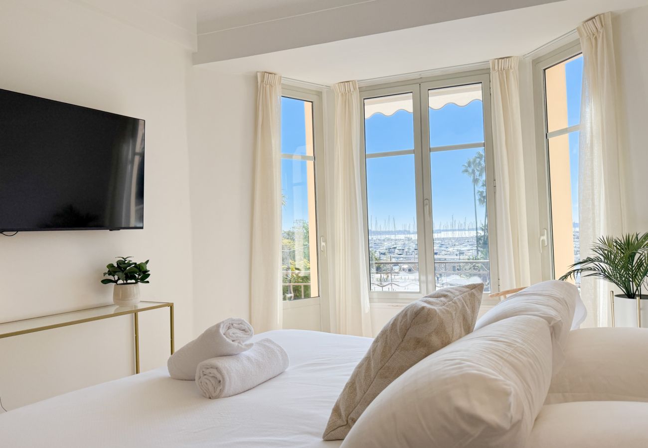 Appartement à Cannes - 4A - APARTMENT FACING PORT & TOWN HALL