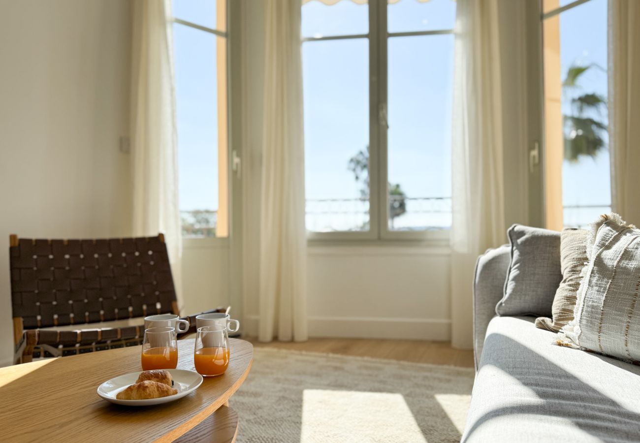 Appartement à Cannes - 5A - APARTMENT FACING PORT & TOWN HALL