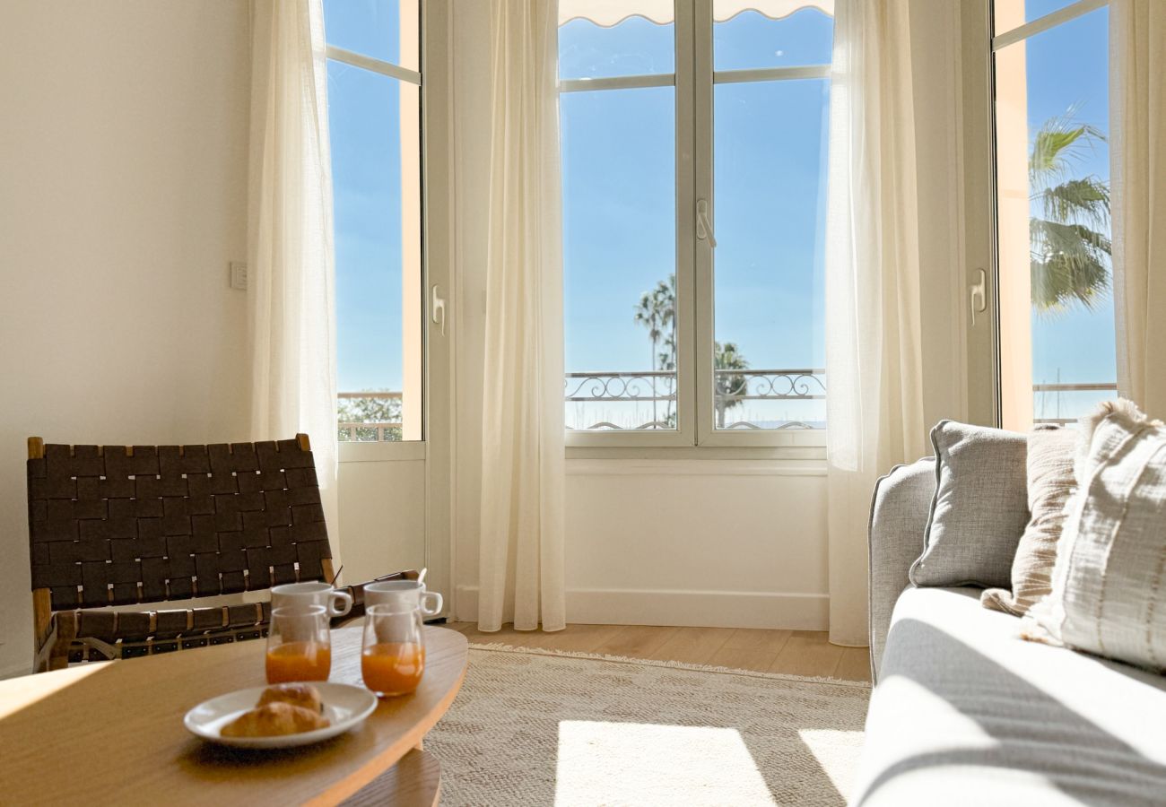 Appartement à Cannes - 5A - APARTMENT FACING PORT & TOWN HALL