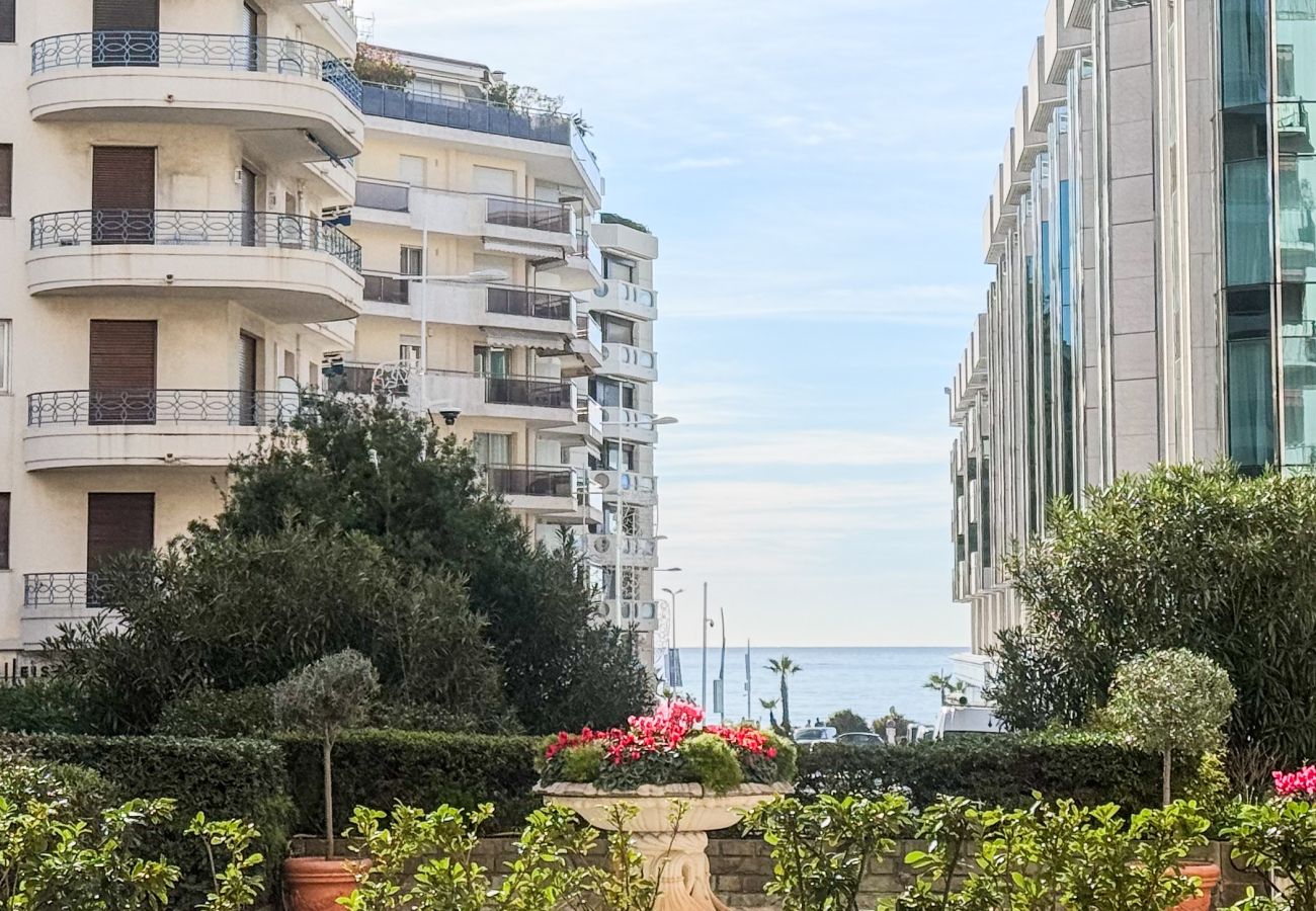 Appartement à Cannes - GRAY DUBOY D'ANGERS Luxury 3 bedrooms  Croisette B