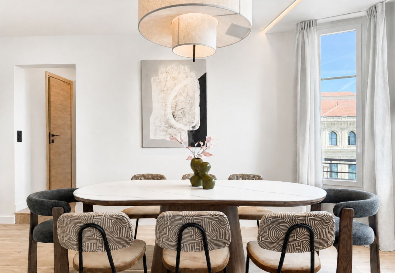 Appartement à Cannes - 8A - APARTMENT FACING PORT AND TOWN HALL