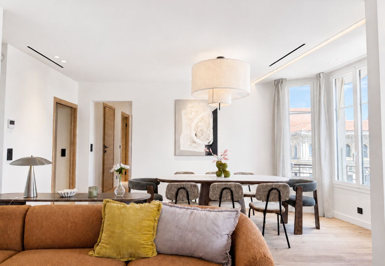 Appartement à Cannes - 8A - APARTMENT FACING PORT AND TOWN HALL