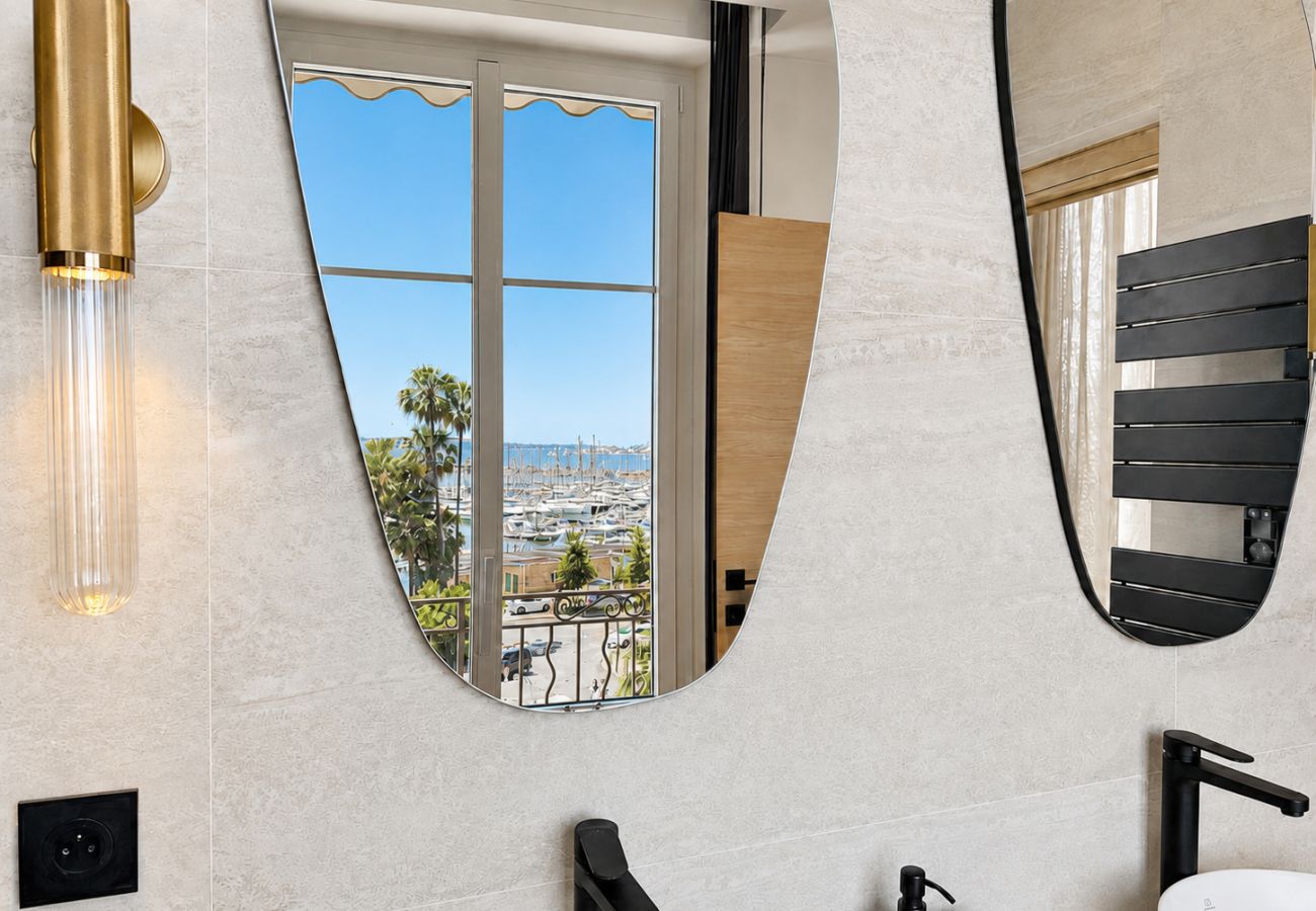 Appartement à Cannes - 8A - APARTMENT FACING PORT AND TOWN HALL