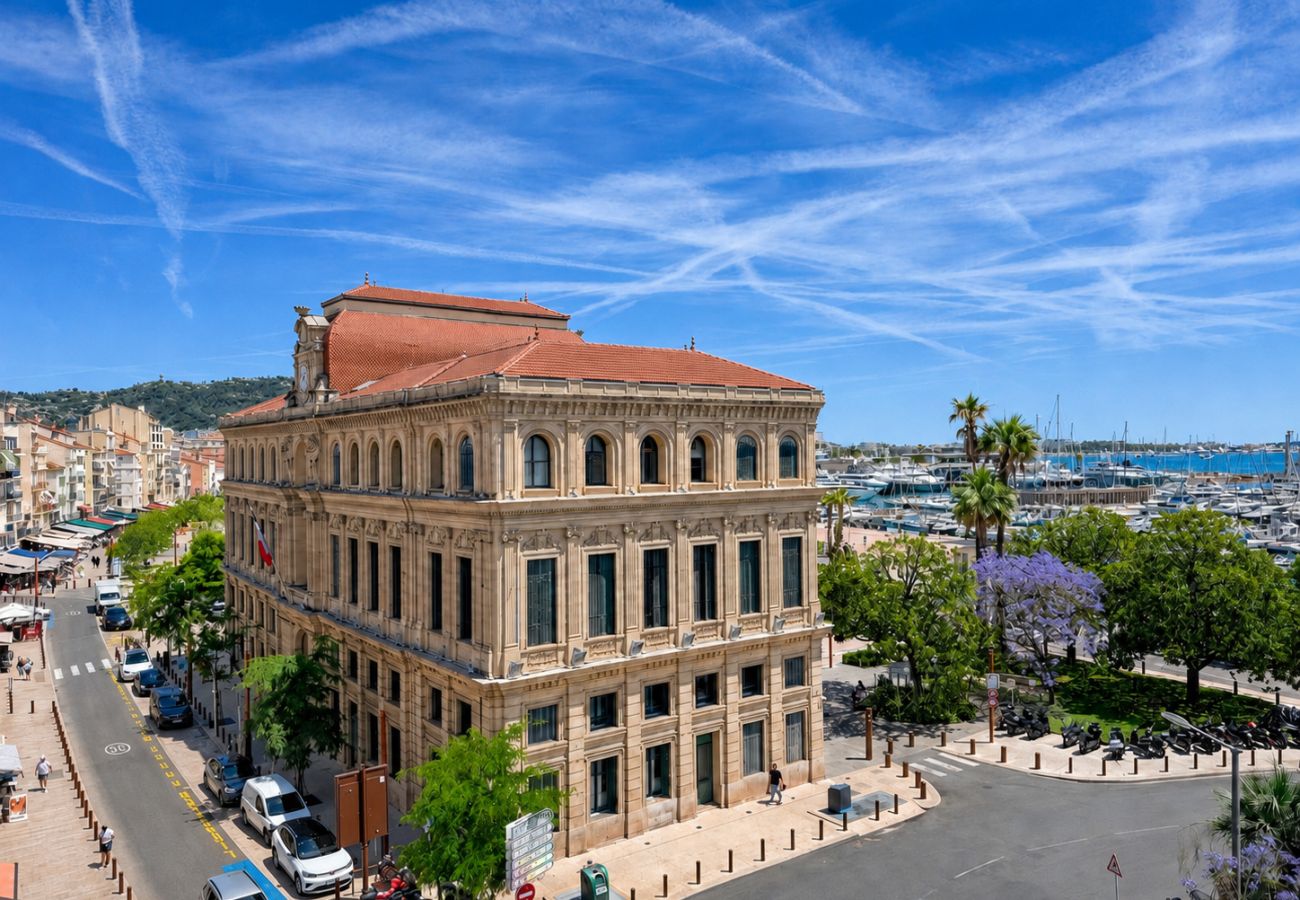 Appartement à Cannes - 8A - APARTMENT FACING PORT AND TOWN HALL