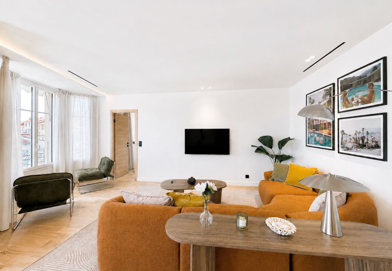 Appartement à Cannes - 8A - APARTMENT FACING PORT AND TOWN HALL