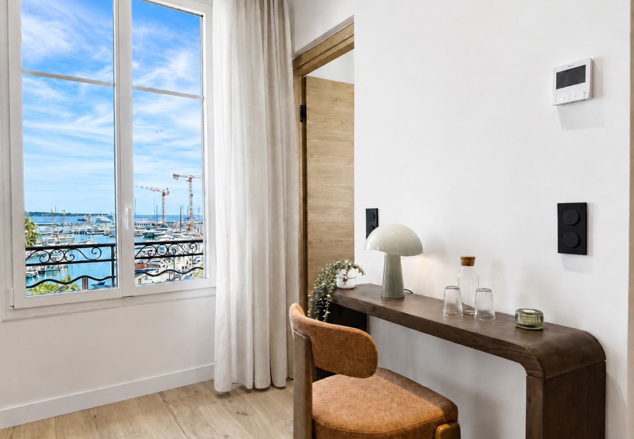 Appartement à Cannes - 8A - APARTMENT FACING PORT AND TOWN HALL
