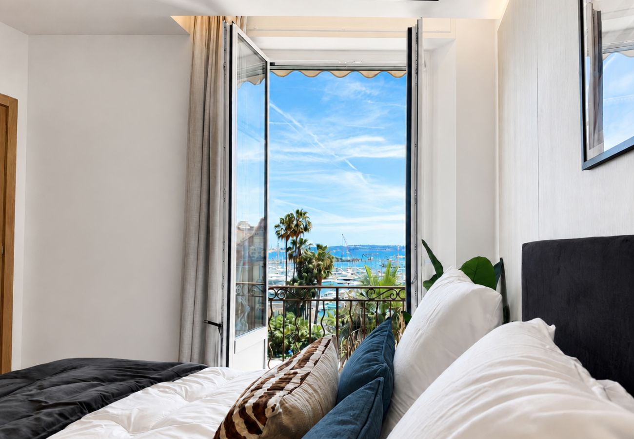 Appartement à Cannes - 8A - APARTMENT FACING PORT AND TOWN HALL